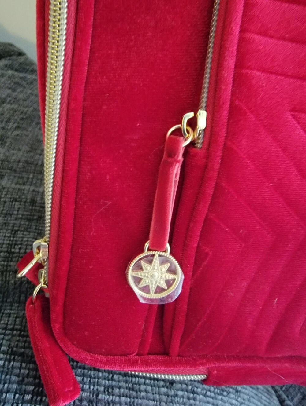 Estee Lauder Red Velvet Makeup Bag - Picture 2 of 2